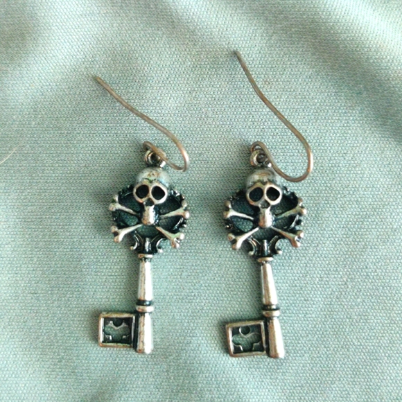 unknown Jewelry - Skeleton Key Earrings Silver